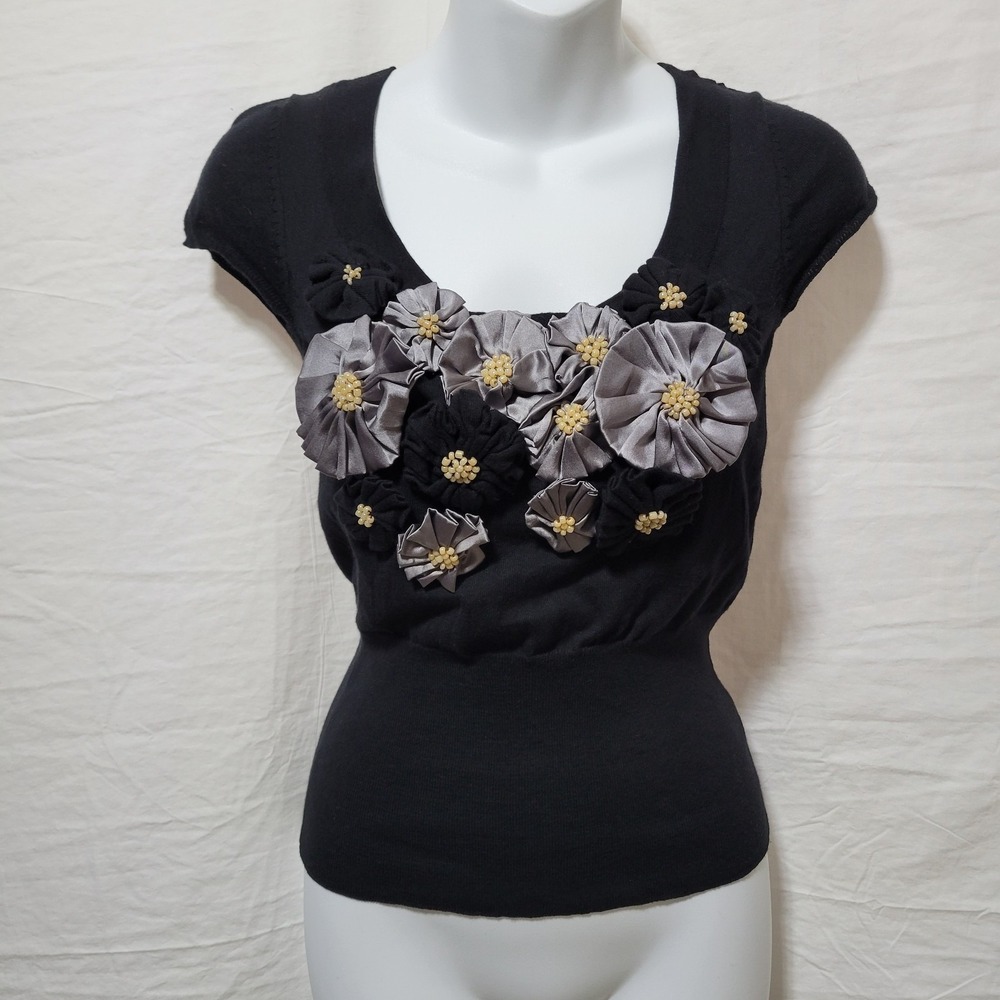 Anthropologie Knitted & Knotted NWT Ruffle 3D Flowers Top Size XS Cap Sleeves